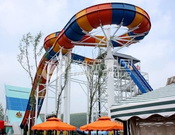 De Dia van volwassenenaqua, de Aangepaste Dia van Boemerangaqua in het Park van Gaint Aqua voor Waterpret