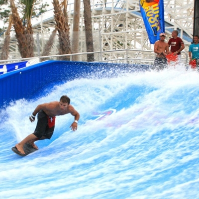 De Sportspelen die van het waterPretpark de Rit van de de Ruiterraad van de Simulatorstroom surfen