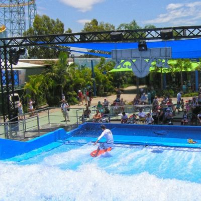 Flowrider Water Ride Surfing Simulator met 160-240 Riders per Uur, 37KW Surfing Engine en 150.000 liter tankvolume