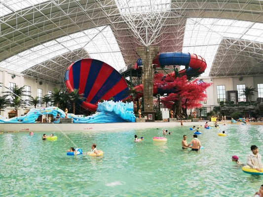 De Volwassene en de Kinderen Aangepast de Dia Groot van het Tornadowater van het Aquapark