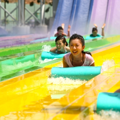 Aantrekkelijk Vlinder het Rennen Gegalvaniseerd Het Koolstofstaalkader van het Glasvezelwater Dia's voor Aqua-Park