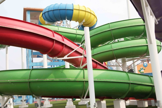 Het kleurrijke Aqua-Parkmateriaal, Dia's van het het Park de Grote Water van het Douanefpr Water VOOR Water knipt