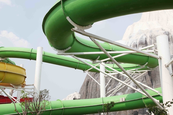 Het groene Grote Commerciële Poolwater glijdt voor van de Themapark/Binnenplaats de Jonge geitjes van Waterdia's