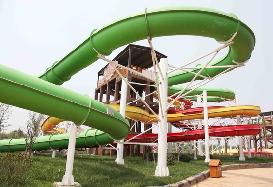 Het groene Grote Commerciële Poolwater glijdt voor van de Themapark/Binnenplaats de Jonge geitjes van Waterdia's