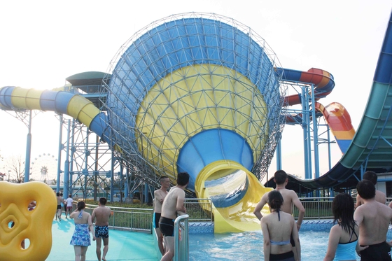Het kleine Glasvezelwater glijdt voor familieinteractie in de speelplaats van het jonge geitjeswater voor Waterpark