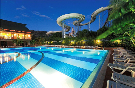 Boven het waterdia van de grondpool voor pret van het familie de interacetive water in aquapark