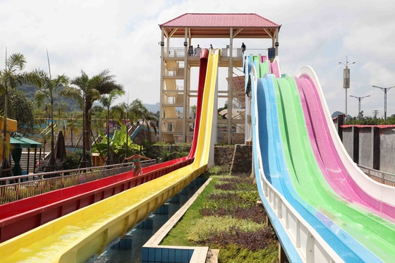 Het Waterdia's van de roestvrij staalglasvezel met Regenboogkleur voor Jonge geitjes/Volwassenen in Waterpark
