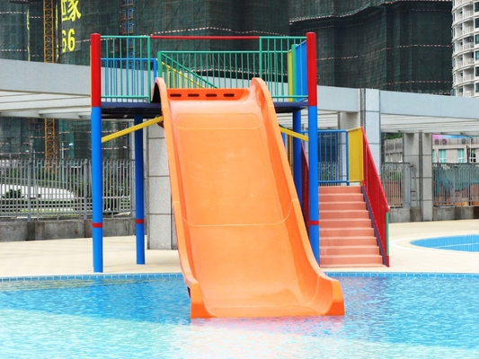Het Water van pretjonge geitjes glijdt de Dia van de Glasvezelpool voor het Openluchtmateriaal van het Waterpark