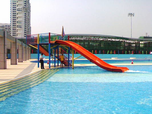 Het Water van pretjonge geitjes glijdt de Dia van de Glasvezelpool voor het Openluchtmateriaal van het Waterpark