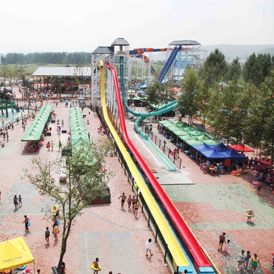 De kleurrijke Dia van het Hoge snelheids Volwassen Water met de Bouw van het WaterPretpark