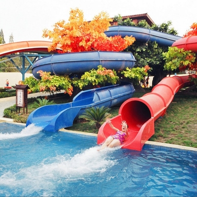 Het Water van de minijonge geitjes van het Waterpark glijdt de Kleurrijke Dia van het Glasvezel Zwembad