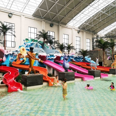 Het Water van de minijonge geitjes van het Waterpark glijdt de Kleurrijke Dia van het Glasvezel Zwembad