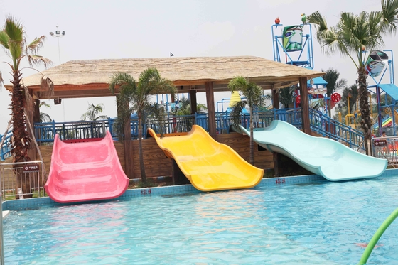 De aangepaste Spelen van het de Dia'sPretpark van het Jonge geitjeswater voor Familieinteractie