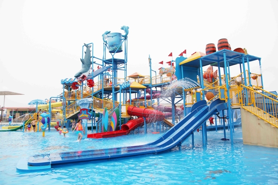 De Vesting van het vermaakwater met Volwassen Waterdia/Kinderen Waterslide