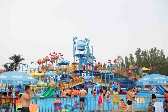 De Vesting van het vermaakwater met Volwassen Waterdia/Kinderen Waterslide