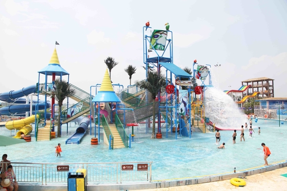 De Vesting van het vermaakwater met Volwassen Waterdia/Kinderen Waterslide