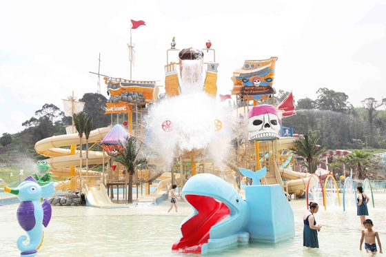 Reuze van de Speelplaatskinderen/Volwassenen van Hotelaqua Vriendschappelijke Waterdia's