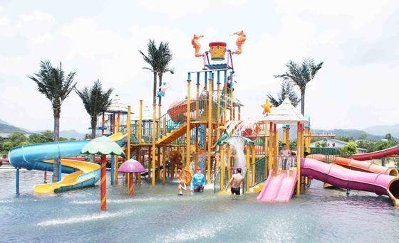 Het Waterspelen van het pretspel voor Kinderen met het Gegalvaniseerde Steunen van Koolstofsyeel