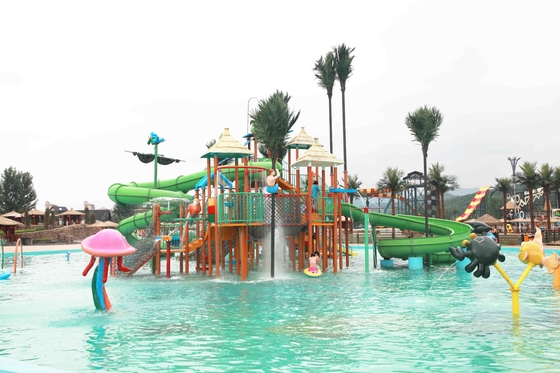 Het aangepaste het Waterpark van Kinderen, de Dia's van het Glasvezelwater onderhoudt meer dan 400 Gasten