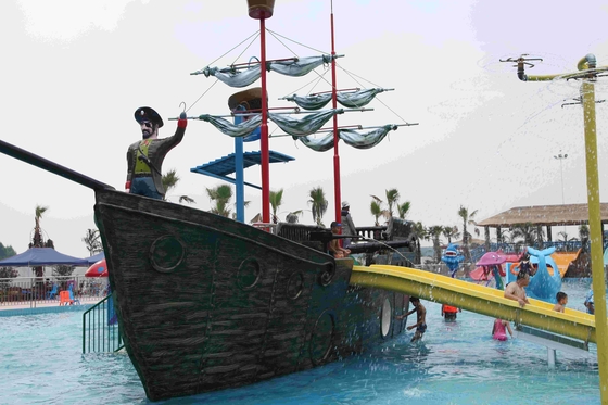 Het aangepast Schip van de Glasvezelpiraat/van het het Spelwater van Zeeroveraqua het Parkmateriaal
