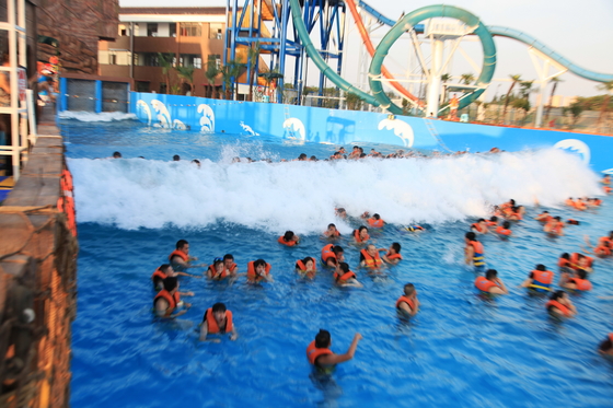 Waterfun Big Surfing Tsunami Ocean Water Wave Pool Met Waves Park Vacuum 3 meter hoog