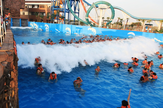 Waterfun Big Surfing Tsunami Ocean Water Wave Pool Met Waves Park Vacuum 3 meter hoog