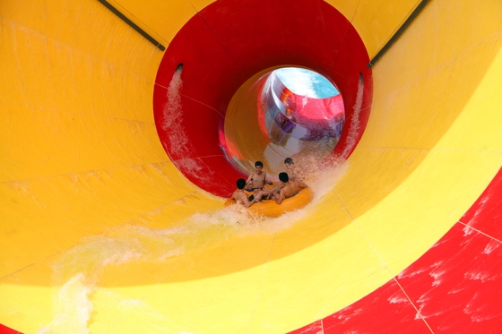 Het super Water van de Tornadoglasvezel glijdt 14.6m Platformhoogte voor Als thema gehade Volwassenen