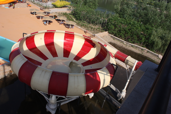 Ruimte de Diaspelen van het Komwater, Dia's 30mx72m van de Glasvezelpool Vloerruimte