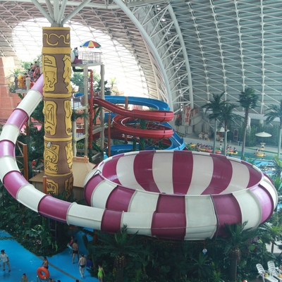 Ruimte de Diaspelen van het Komwater, Dia's 30mx72m van de Glasvezelpool Vloerruimte