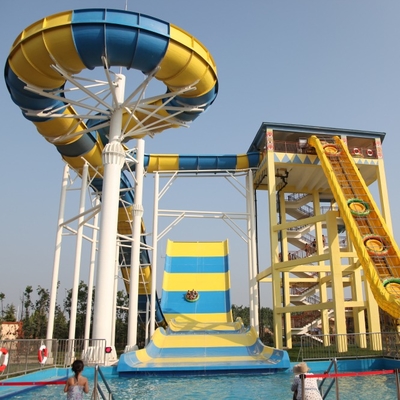 Verbeter uw waterpark met duurzame glazen glijbanen voor een spannende boemerangrit