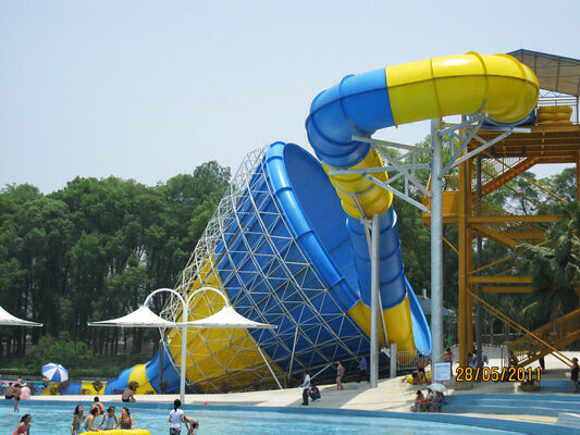 Custom Tornado water glijbanen met glasvezel materiaal, 14.6m platform hoogte, en 720 rijders per uur capaciteit