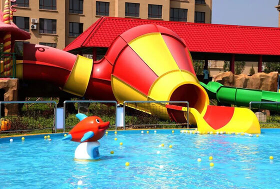 Compacte voetafdruk kleine tornado waterglijbaan met dubbel vlot en UV-bestendige geljas voor gezinsplezier
