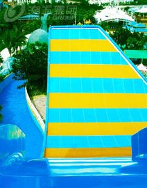 Het Waterdia van de glasvezelschommeling, de Ritten Dubbele Mensen van het Waterpark door Vlot