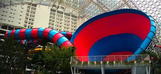 Giant Tornado Funnel waterglijbaan voor waterpark. Fiberglass Tornado Glijbaanfabrikant sinds 1994. Custom 4-persoons vlot glijbaan (HT-31)