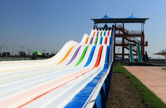Meerbaans regenboog waterglijbaan voor waterpark | 4-baans mattenrace glijbaan | Fiberglass regenboog glijbaan fabrikant sinds 1994