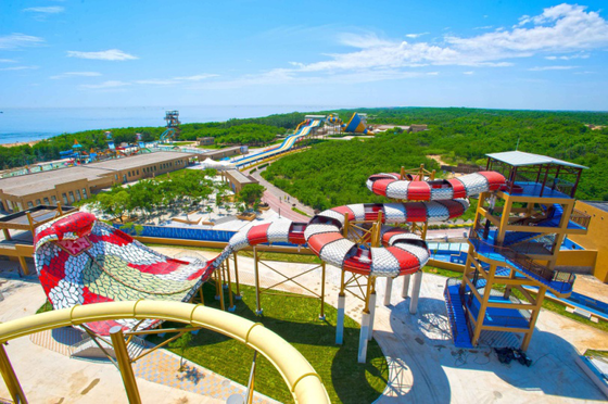 King Cobra glasvezel waterglijbaan met 16.4m platformhoogte, 480-persoonscapaciteit en warm gegalvaniseerde staalstructuur