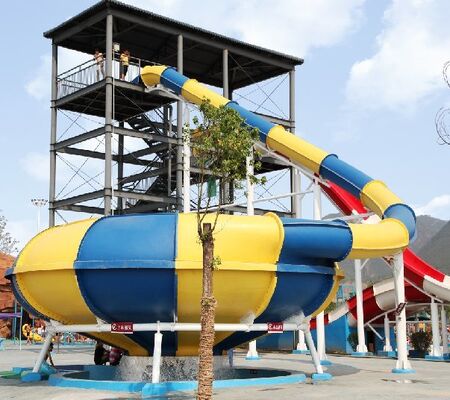 Space Bowl Waterglijbaan met 10,65m Platformhoogte, 180 Personen Capaciteit, en Thermisch Verzinkte Staalconstructie