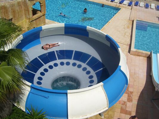 Space Bowl Waterglijbaan met 10,65m Platformhoogte, 180 Personen Capaciteit, en Thermisch Verzinkte Staalconstructie