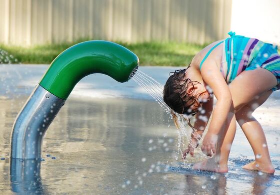 Kinderwaterspeeltoestellen met thermisch verzinkte staalconstructie, corrosiebestendige glasvezelgoot en ondiep waterveiligheidsontwerp