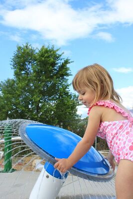 Kinderwaterspeeltoestellen met thermisch verzinkte staalconstructie, corrosiebestendige glasvezelgoot en ondiep waterveiligheidsontwerp