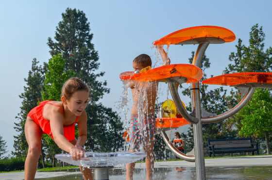 Kinderwaterspeeltoestellen met thermisch verzinkte staalconstructie, corrosiebestendige glasvezelgoot en ondiep waterveiligheidsontwerp
