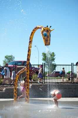 Kinderwaterspeeltoestellen met thermisch verzinkte staalconstructie, corrosiebestendige glasvezelgoot en ondiep waterveiligheidsontwerp