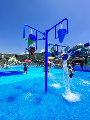 Kinderwaterspeeltoestellen met thermisch verzinkte staalconstructie, corrosiebestendige glasvezelgoot en ondiep waterveiligheidsontwerp