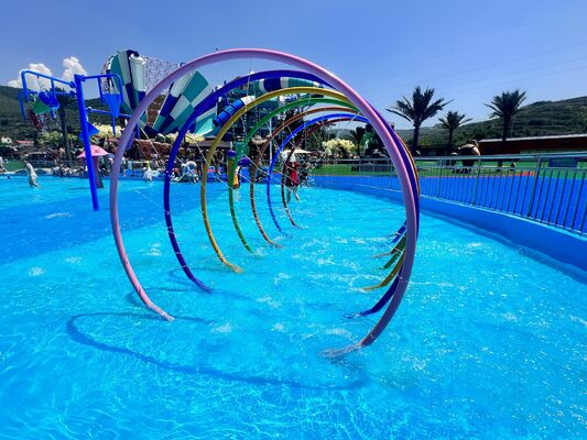 Kinderwaterspeeltoestellen met thermisch verzinkte staalconstructie, corrosiebestendige glasvezelgoot en ondiep waterveiligheidsontwerp