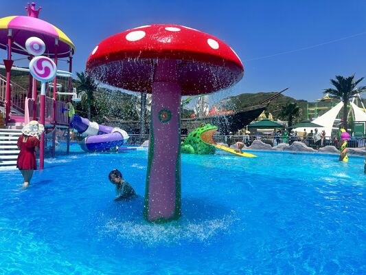 Kinderwaterspeeltoestellen met thermisch verzinkte staalconstructie, corrosiebestendige glasvezelgoot en ondiep waterveiligheidsontwerp