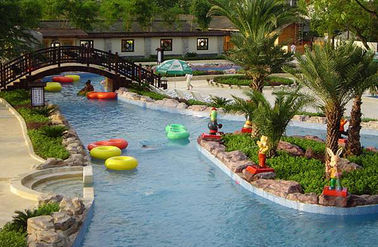 Het Parkmateriaal van glasvezelaqua voor Hotel Luie Rivier, Familie op de Zomervakantie in Aqua-Park